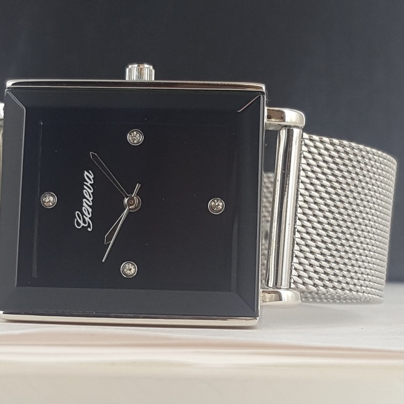 Geneva Unisex Silver Tone Watch with Mesh Band - Picture 3 of 3